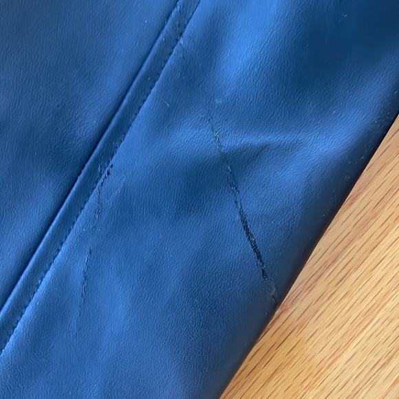 BB Dakota vegan blazer black. Some marks on back as shown in photo. Size small. - Picture 3 of 7